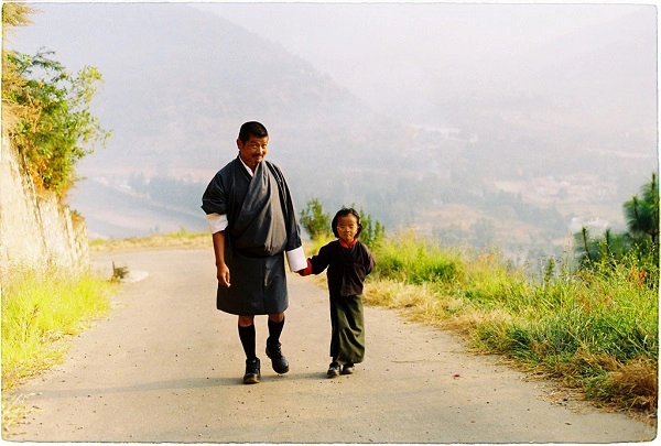thuoc-phim-tuyet-dep-ve-bhutan-qua-ong-kinh-cua-thay-giao-viet-ivivu-9