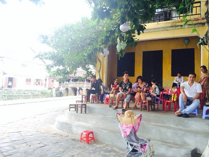 thuong-hoi-an-dung-den-va-di-voi-vang-ivivu-3