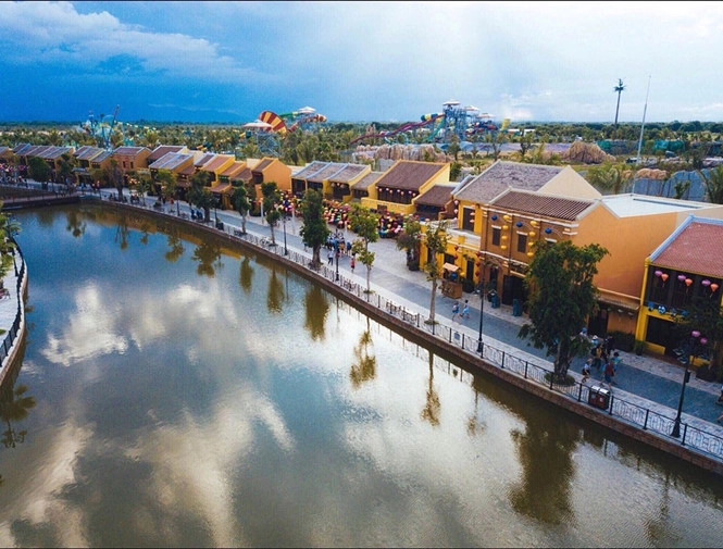 thuong-hoi-an-dung-den-va-di-voi-vang-ivivu-9