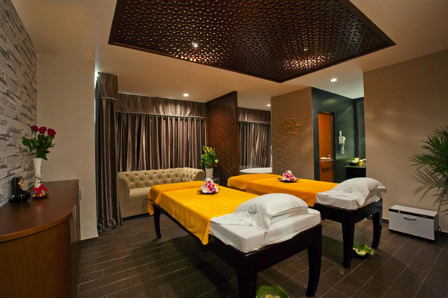 Ảnh: Silverland Charner Saigon gallery Ảnh: Silverland Charner Saigon gallery