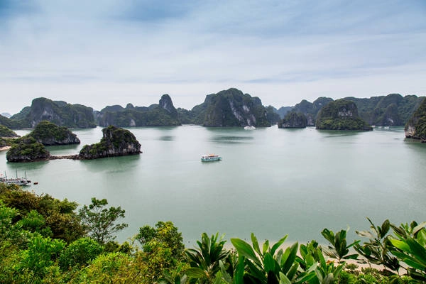 Vẻ đẹp của di sản thế giới Vịnh Hạ Long. Vẻ đẹp của di sản thế giới Vịnh Hạ Long.