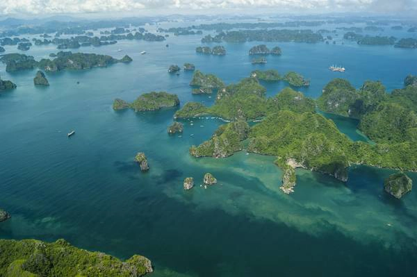 Khung cảnh tuyệt đẹp nhìn từ trên thủy phi cơ. Ảnh: seaplanes.vn Khung cảnh tuyệt đẹp nhìn từ trên thủy phi cơ. Ảnh: seaplanes.vn