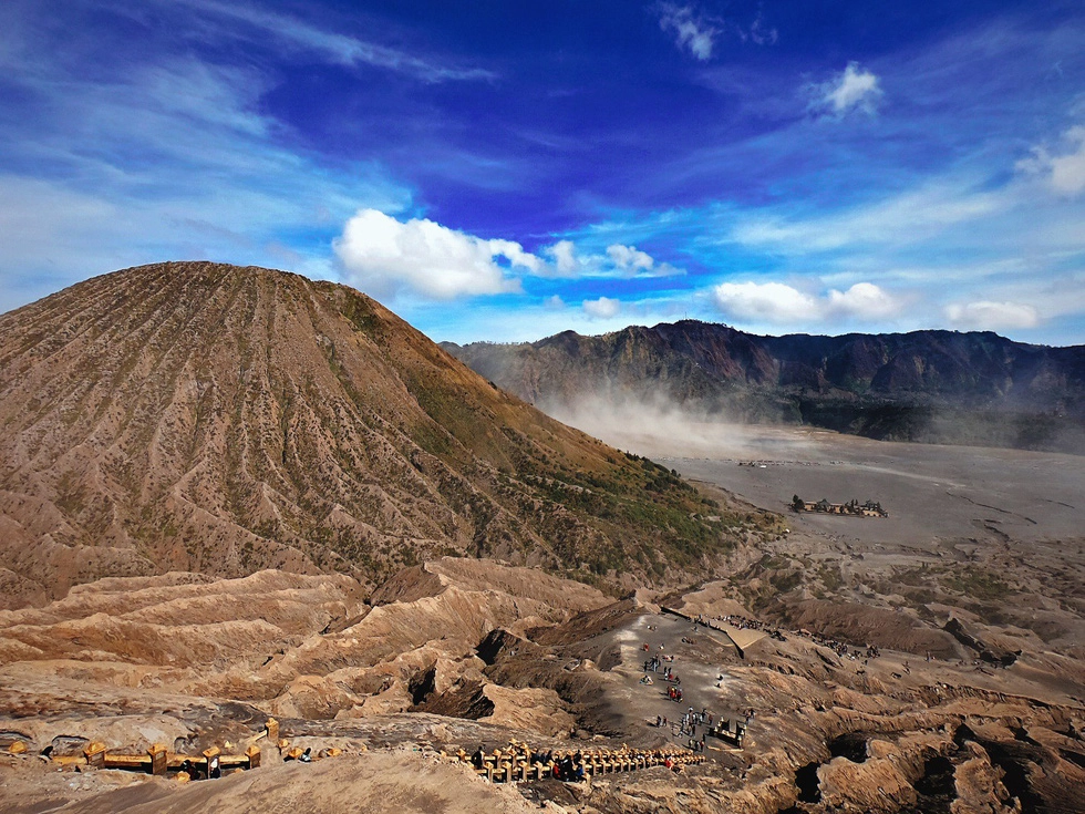 Đường lên núi Bromo không quá khó - Ảnh: NGÔ HOÀNG ANH