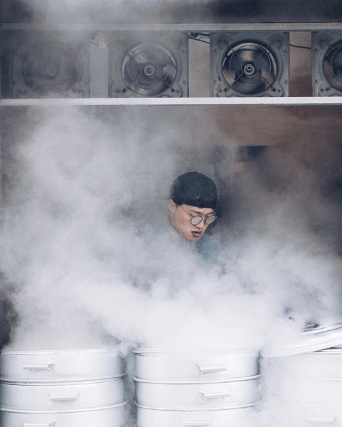 Bánh bao hấp nhân kim chi được bán tại khu chợ Haeundae, Busan, Hàn Quốc - Ảnh: Ken Lee Bánh bao hấp nhân kim chi được bán tại khu chợ Haeundae, Busan, Hàn Quốc - Ảnh: Ken Lee