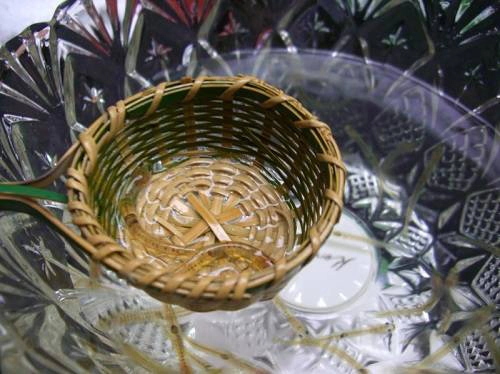 Shirouo no Odorigui chỉ ngon nhất khi được nuốt sống và thưởng thức cùng rượu sochu. Ảnh: Animus