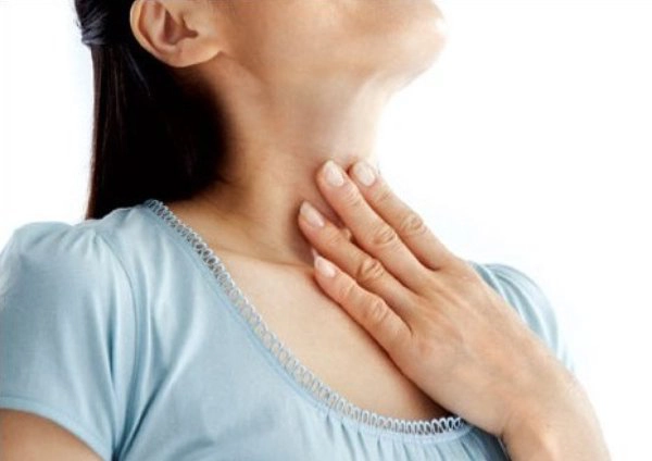 nuốt nước bọt đau họng