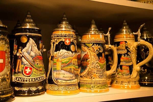Tách trà độc đáo cùng hình ảnh Luzern sống động, phá cách chắc chắn sẽ là món quà lưu niệm khiến du khách nhớ Thuỵ Sĩ mãi không thôi. Tách trà độc đáo cùng hình ảnh Luzern sống động, phá cách chắc chắn sẽ là món quà lưu niệm khiến du khách nhớ Thuỵ Sĩ mãi không thôi.
