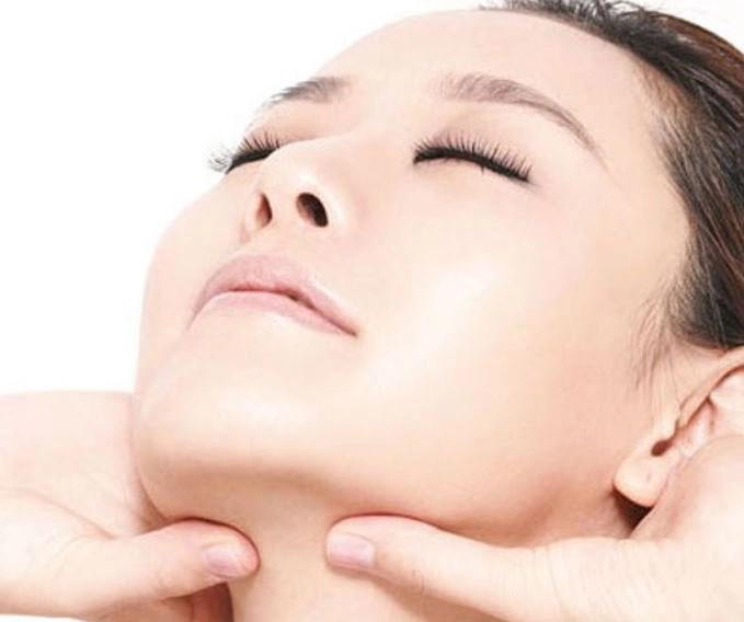 Tiêm filler cằm