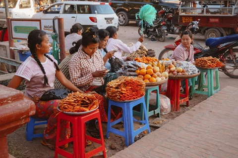 tieng-vo-ngua-len-loi-giua-nhung-khu-den-o-myanmar-ivivu-13