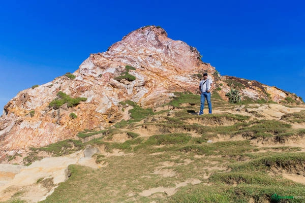Những ngọn núi cao ngất rất đẹp cho du khách chụp hình. Những ngọn núi cao ngất rất đẹp cho du khách chụp hình.