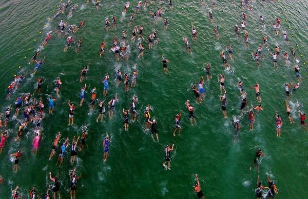 Cuộc thi thể thao “khắc nghiệt nhất thế giới” Ironman vừa diễn ra tại Đà Nẵng ngày 10/5 với ba nội dung hỗn hợp bơi, đạp xe, chạy bộ, tổng cộng chiều dài 113km. Ảnh: Duy Hiếu/Zing.