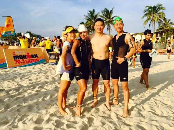 Các thành viên của TMG hào hứng trước giờ thi đấu. Ảnh: TMG