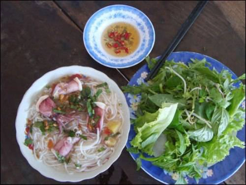 Giá trung bình cho mỗi suất bún thường từ 25.000 đồng. Bạn có thể ăn ở bất kỳ quán ăn nào bởi chất lượng hầu như ngang nhau. Ảnh: Mary123. Giá trung bình cho mỗi suất bún thường từ 25.000 đồng. Bạn có thể ăn ở bất kỳ quán ăn nào bởi chất lượng hầu như ngang nhau. Ảnh: Mary123.