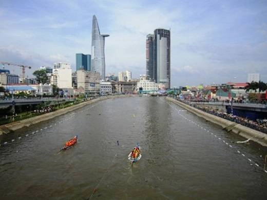 Tàu Hủ là tên gọi sau này của kênh Ruột Ngựa – được đào vào cuối năm 1772 nhằm thông lưu Sài Gòn và miền Tây Nam bộ. Đến ngày nay, kênh Tàu Hủ đã trải dài từ Đông sang Tây Sài Gòn. (Nguồn: Internet)