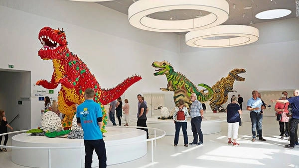 Ông Kjeld Kirk Kristiansen từng nói rằng với Lego mọi người được thể hiện sự sáng tạo của bản thân và tạo ra bất cứ thứ gì họ tưởng tượng. Khả năng của con người là vô tận, và không ở nơi nào trên thế giới mọi người có thể trải nghiệm sự sáng tạo giống như ở tòa nhà Lego. Ảnh: CNN.