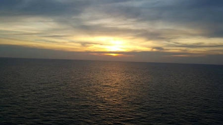 Hoàng hôn trên biển Hoàng hôn trên biển