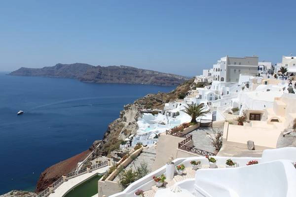 Trên sườn đồi Santorini, Hy Lạp. Ảnh: Hạ An. Trên sườn đồi Santorini, Hy Lạp. Ảnh: Hạ An.
