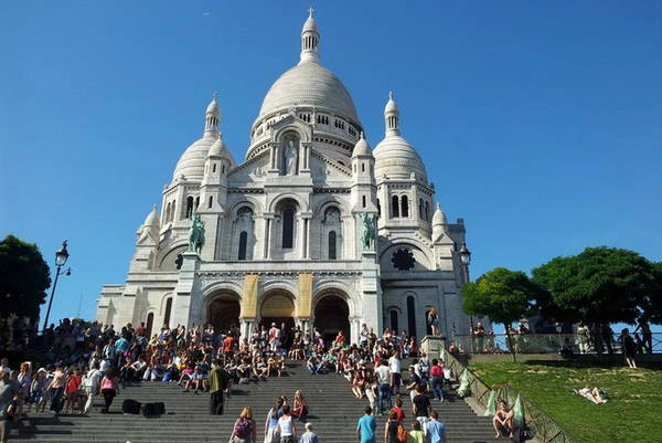 Nhà thờ Thánh Tâm, một trong những điểm hút khách du lịch ở Paris