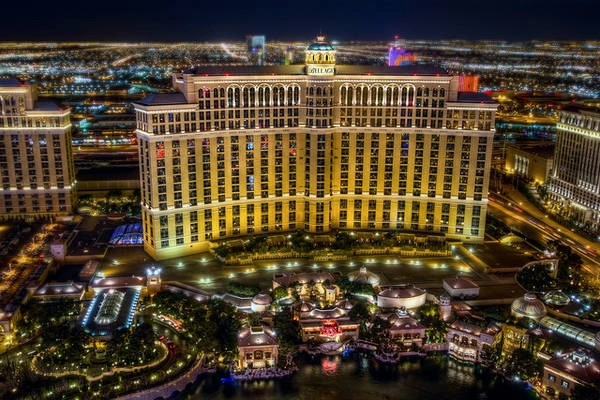 top-10-cool-unusual-hotels-las-vegas-Bellagio-ivivu