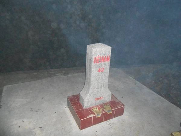 Cột mốc 42. Cột mốc 42.