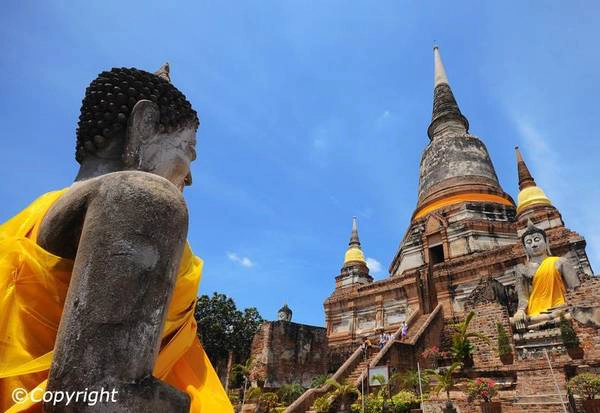 Ayutthaya luôn ẩn chứa những sức hút kỳ lạ thông qua những di tích lịch sử, với các đền thờ và cung điện ấn tượng.