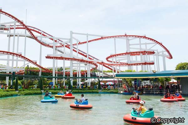 Dream World là công viên giải trí hàng đầu của Thái Lan.