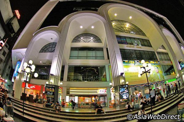 Pantip Plaza là một điểm đến khá nổi tiếng bởi chuyên bán các loại đồ điện tử đa dạng và giá rẻ.