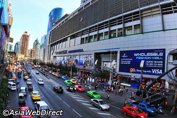 Platinum Fashion Mall giống như phiên bản trong nhà của chợ cuối tuần Chatuchak