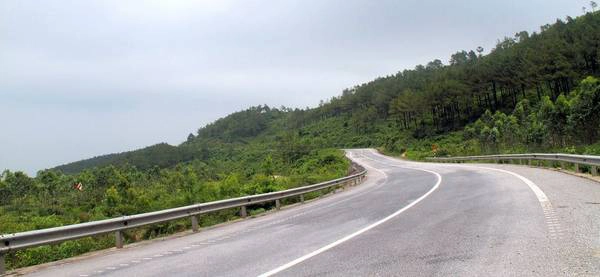 Đèo Ngang. Ảnh: tothaihoa/ flickr.com
