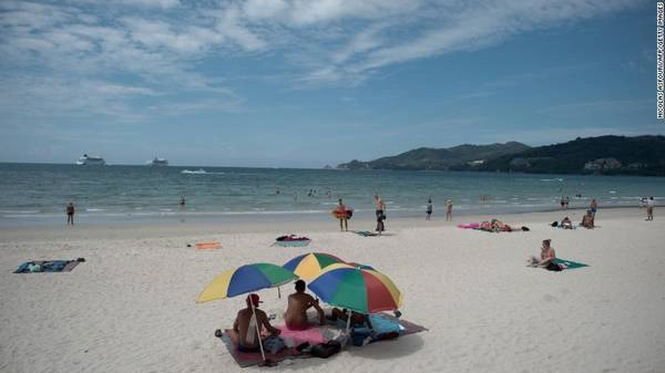 17. Phuket, Thái Lan – Là một trong những thành phố du lịch biển nổi tiếng của Thái Lan, Phuket thu hút 8,1 triệu lượt du khách quốc tế, tăng 1% so với năm trước đó.