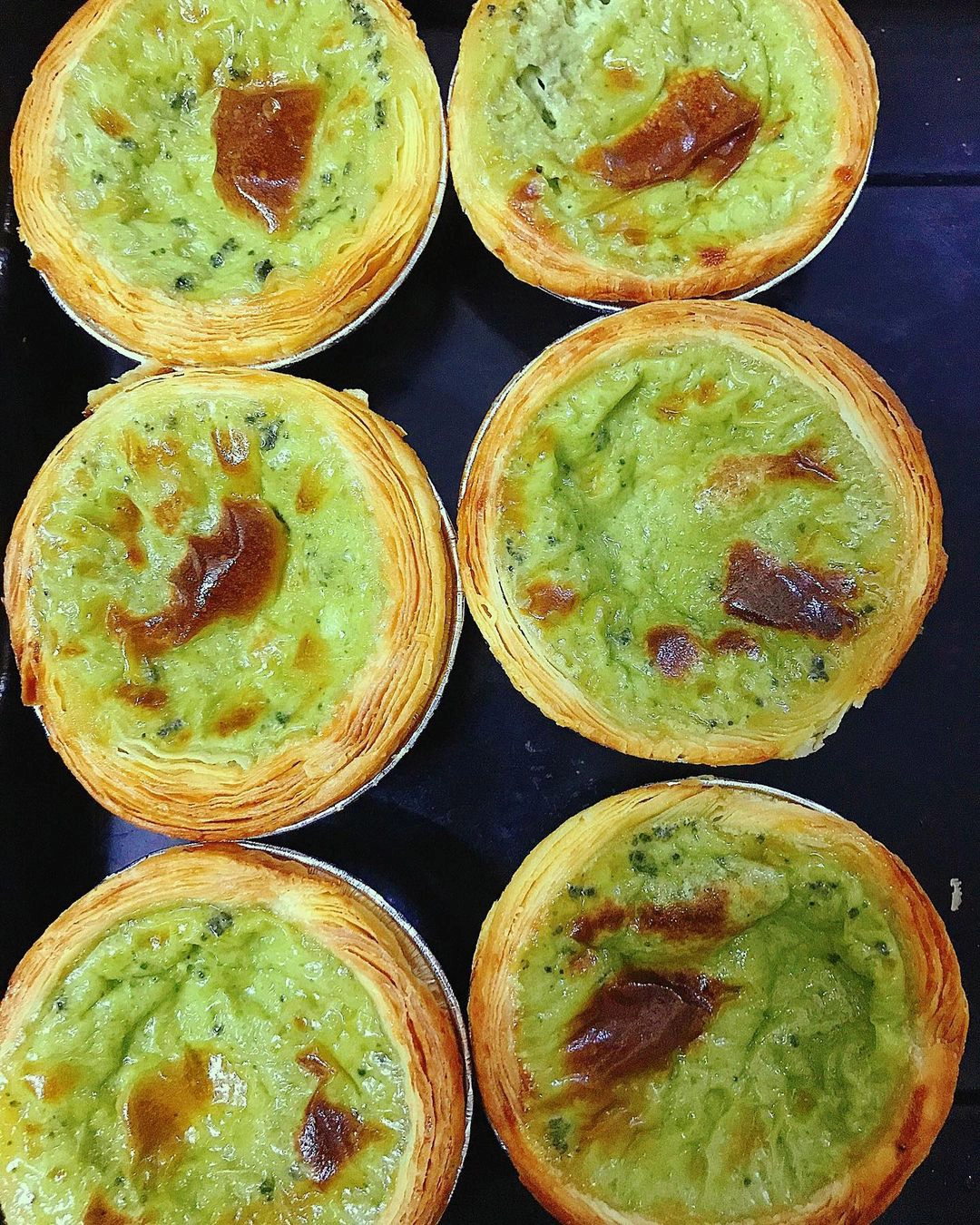 Bánh tart trứng vị matcha. Ảnh: @tartfrom.tiemsuadau.