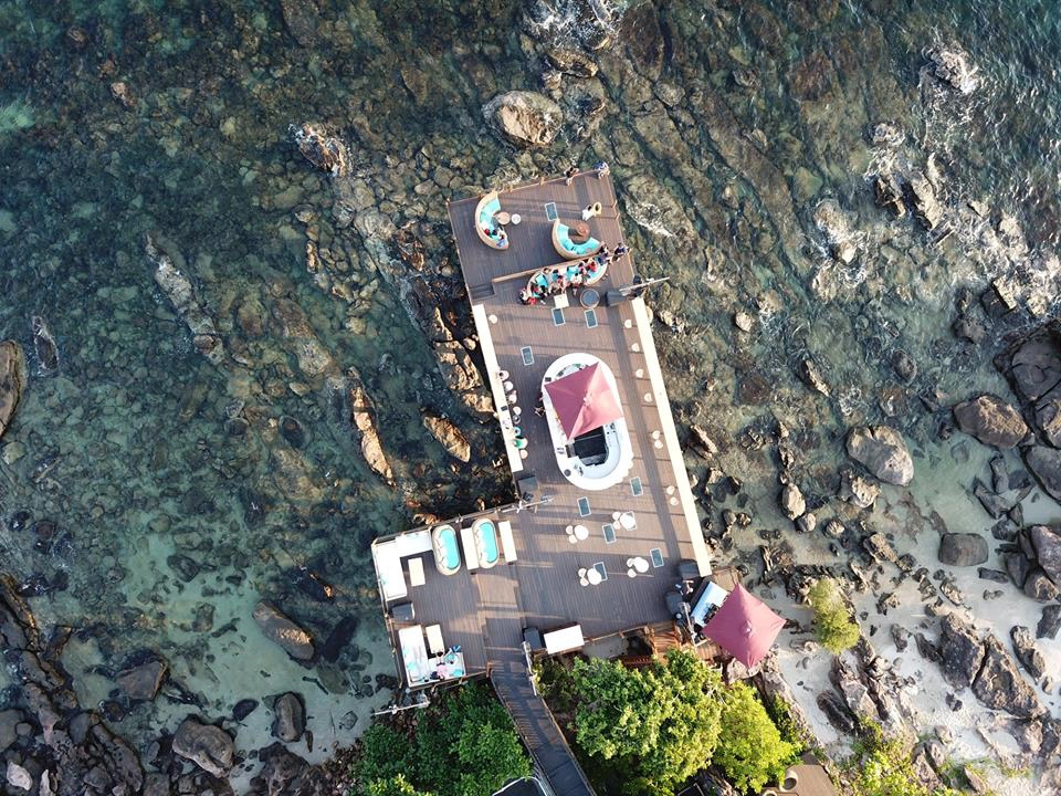 Đảo Phú Quốc (Kiên Giang): Liên tục cho ra đời nhiều resort đẳng cấp thế giới như JW Marriot, Premier Village, Nam Nghi hay InterContinental… bên cạnh đó là cáp treo vượt biển dài nhất thế giới, Phú Quốc sẽ còn là điểm đến khiến nhiều du khách tìm đến và quay lại nhiều lần nữa. Ngoài hải sản ngon, biển đẹp, Phú Quốc còn sở hữu cả một khu rừng nguyên sinh rộng lớn với nhiều loại hình du lịch thú vị mà hiếm nơi nào có được. Ảnh: Nam Nghi