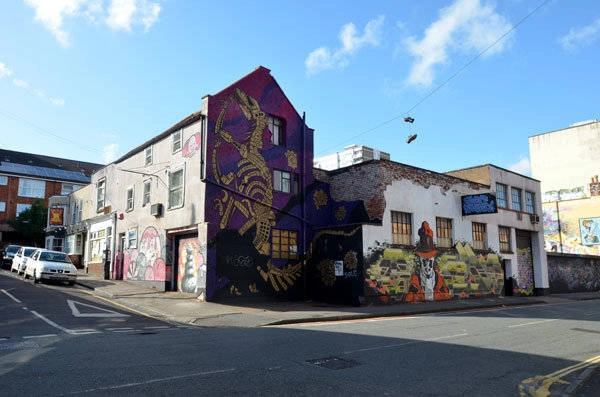 Phố tranh tường Stokes Croft, phía bắc Bristol - Ảnh: featherytravels.