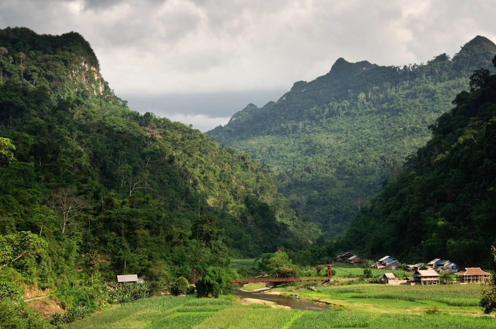 Thiên nhiên xanh một màu ở Pắc Ngòi. Ảnh: Lolivi