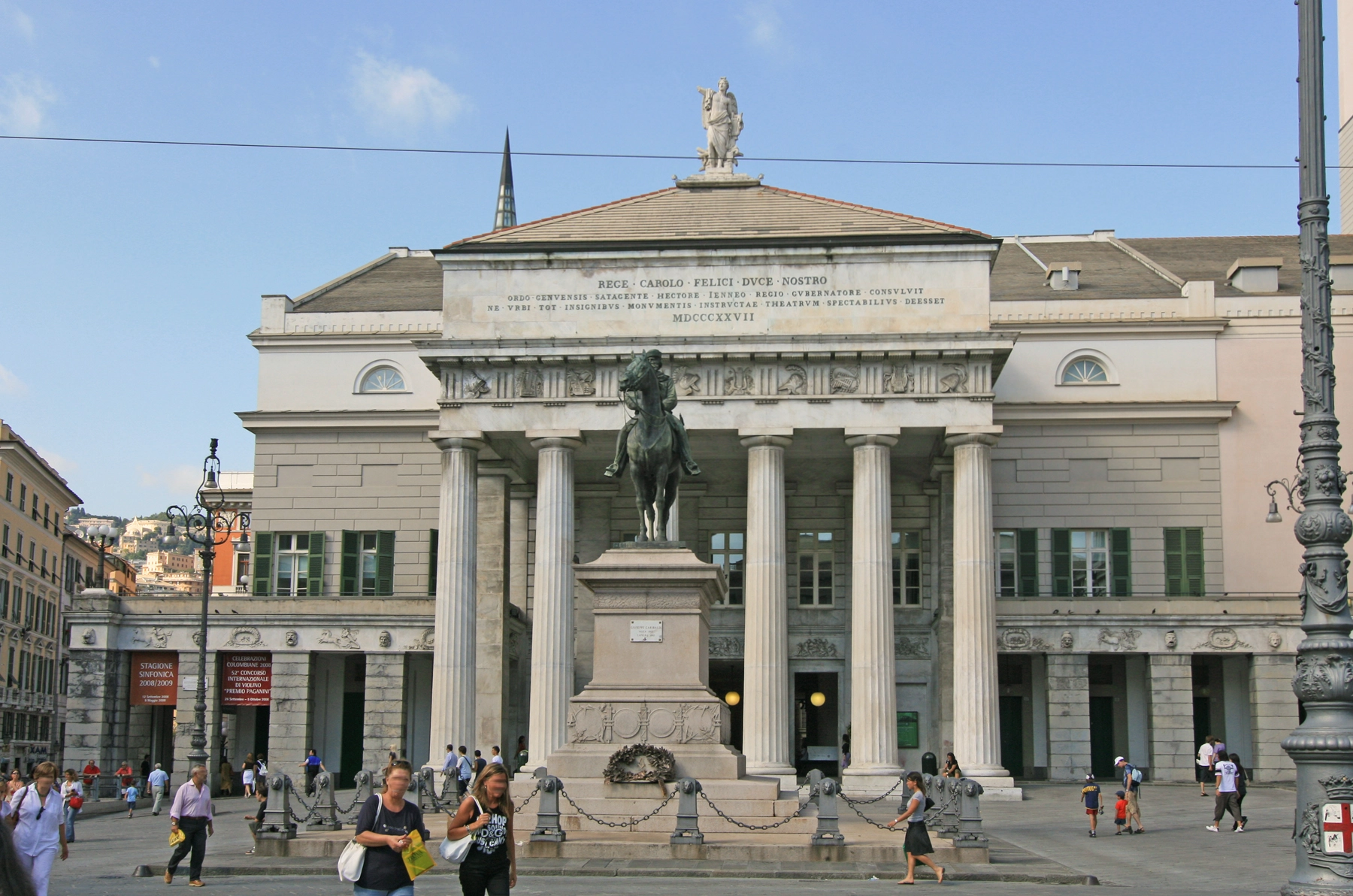 Nhà hát opera Carlo Felice, Ý. Ảnh: wikipedia.