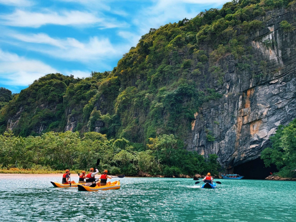 Dong Phong Nha, Phong Nha Cave