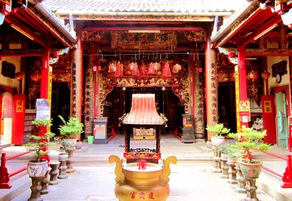 Kiến trúc độc đáo phía bên trong của chùa. Ảnh: phuongnamstar.vn