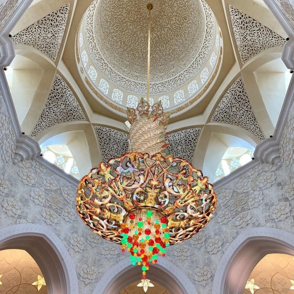 Các chi tiết trong nội thất thiết kế của thánh đường Sheikh Zayed.
