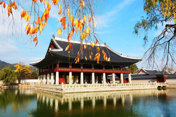 Lầu Khánh Hội  là một trong những nơi đẹp nhất trong cung điện Gyeongbokgung và được lên phim ảnh như là biểu tượng của cung điện. Ảnh: kissphoto.net