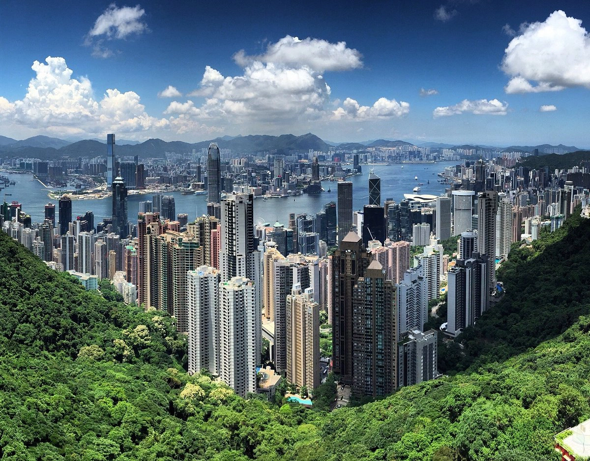 View ngắm toàn cảnh Hong Kong từ trên núi. Ảnh: @RG_WorldTravel.