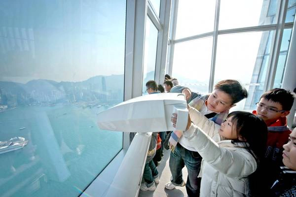 Thỏa thích nhìn ngắm Hong Kong trên Sky 100. Ảnh: shkp.com