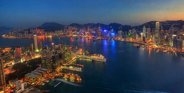 Một góc Hong Kong hoa lệ nhìn từ Sky 100. Ảnh: meocre.smugmug.com