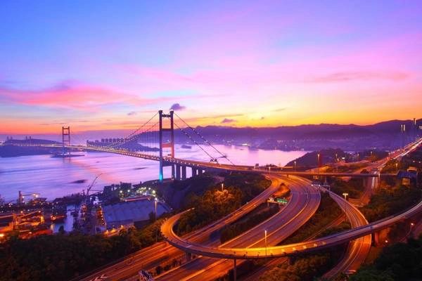 Cầu Thanh Mã nhìn từ trên cao. Ảnh: getintravel.com