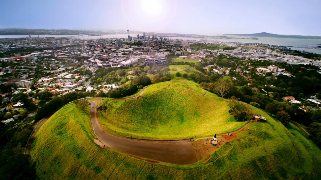 Núi Mount Eden. Ảnh: aucklandnz.com