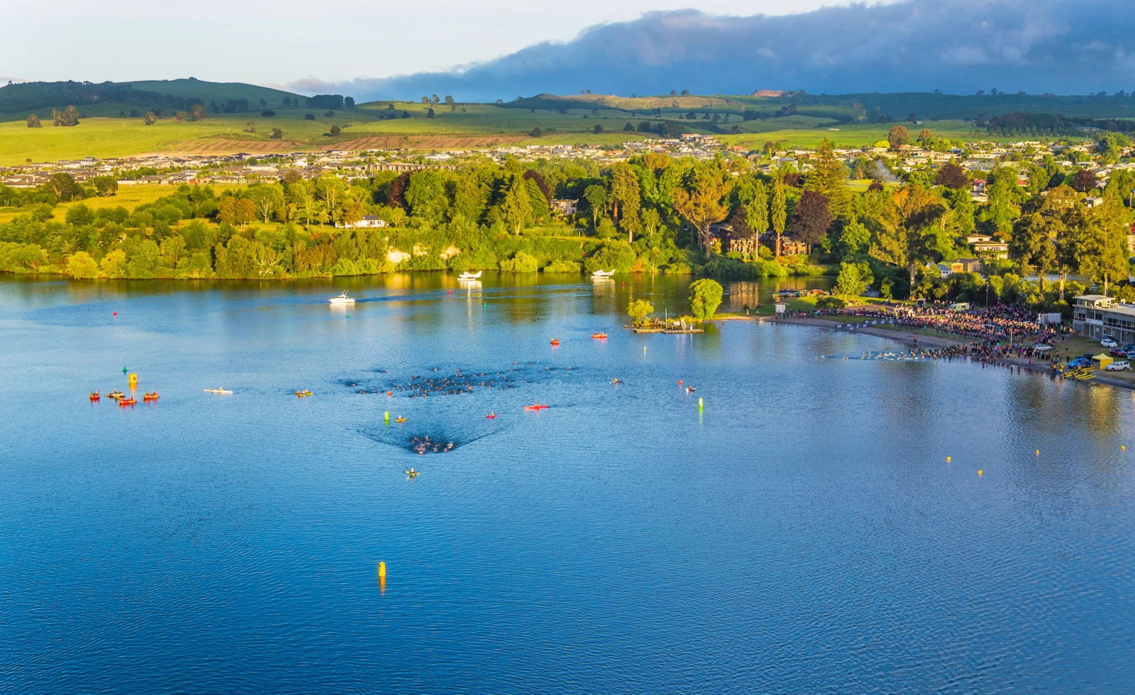 lake-taupo-new-zealand-ivivu