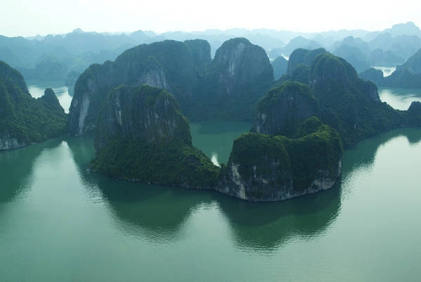 Những hình ảnh đẹp đến mức “nghẹt thở” của Vịnh Hạ Long từ trên cao. Ảnh: seaplanes.vn