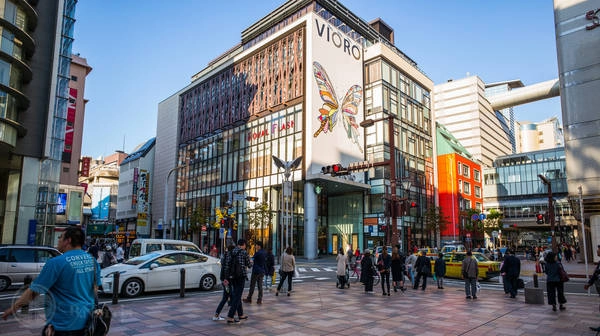 Ở Fukuoka có rất nhiều trung tâm mua sắm lớn, không hề thua kém so với bất cứ thành phố lớn nào của Nhật. Ảnh: Driftclub