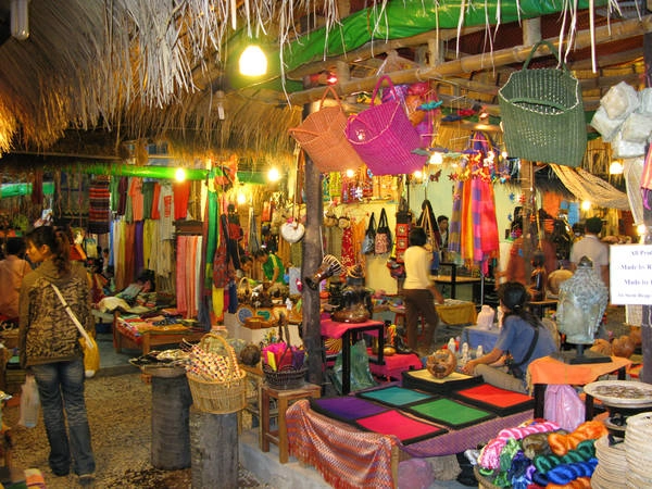 Một góc của chợ đêm Siem Reap. Một góc của chợ đêm Siem Reap.