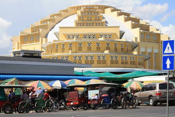Chợ Phsa Thmey nơi du khách có thể thoài mái mua sắm những món đồ lưu niệm độc đáo. Chợ Phsa Thmey nơi du khách có thể thoài mái mua sắm những món đồ lưu niệm độc đáo.
