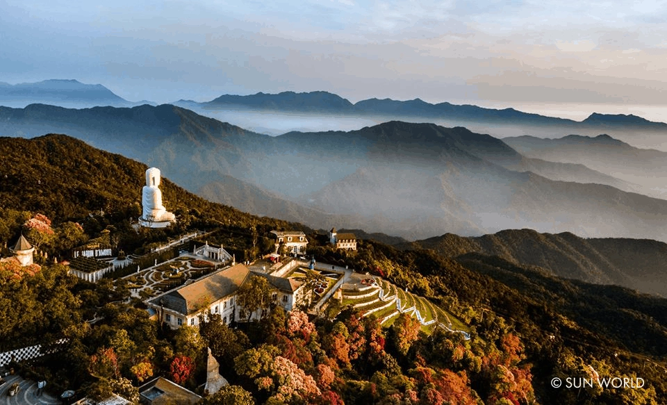 Đỉnh núi Bà Nà. Ảnh: banahills.sunworld.